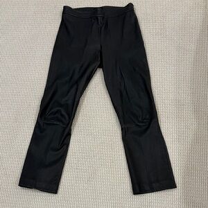 Theory Womens’s stretch lamb leather black cropped side zip pants.  Size 6